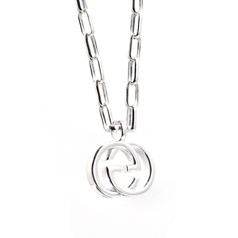 G*u*i necklaces